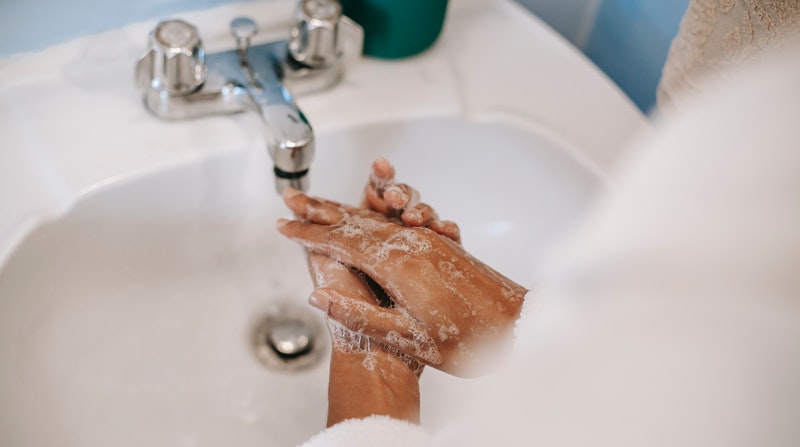 Physics study confirms why you need to wash your hands for 20 seconds