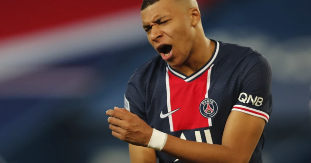 Suspense in France about Mbappe's future and anticipation of Messi's debut