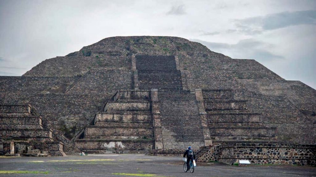 They are studying ancient Teotihuacan with the technique of aerial mapping