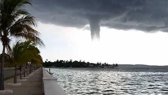 Waterspout in Jagua Bay: an unusual view, but possible