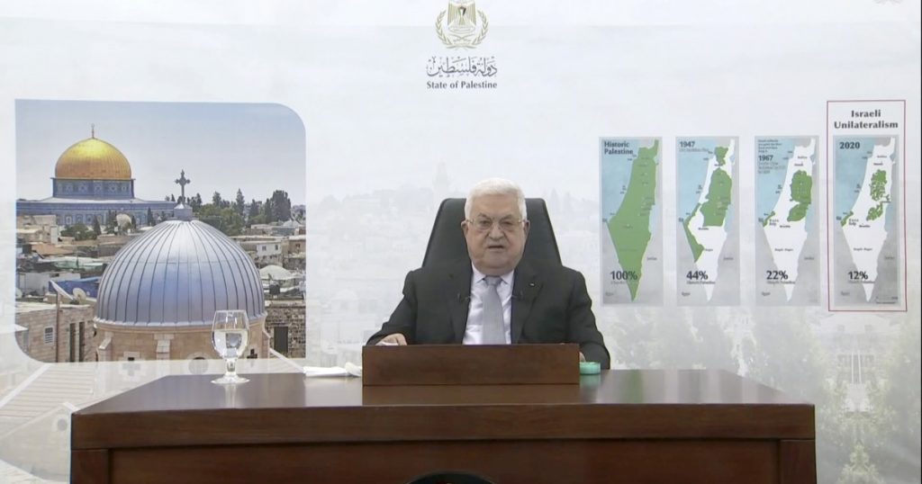 Mahmoud Abbas receives the Israeli Minister of Health