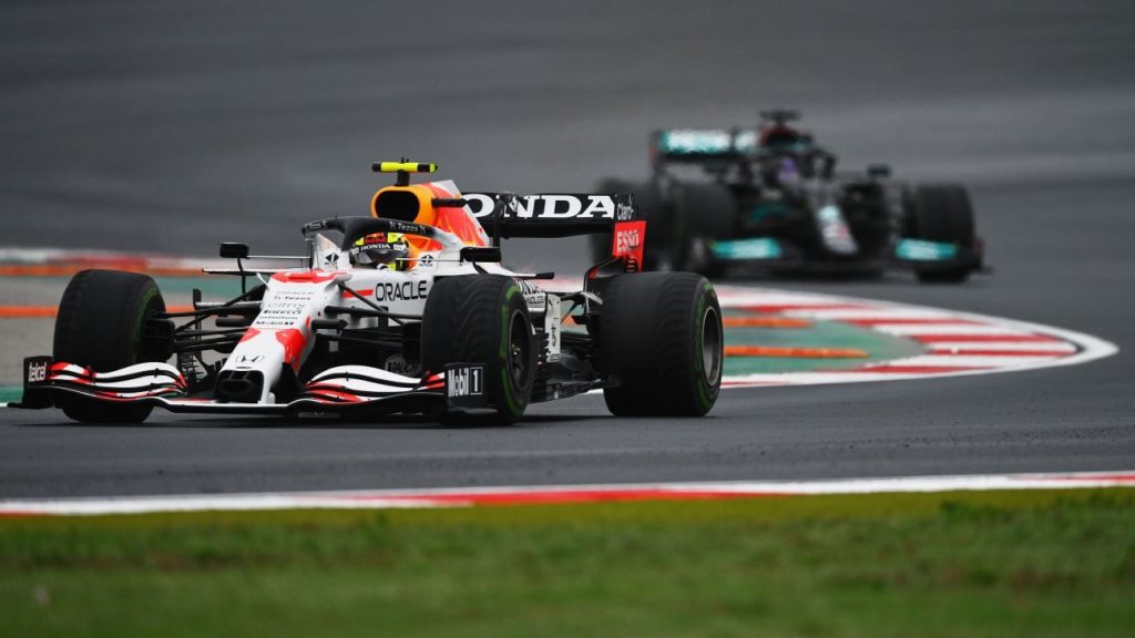 No one stopped Hamilton just... Checo Pérez and his heroic Turkish defense were a show of control