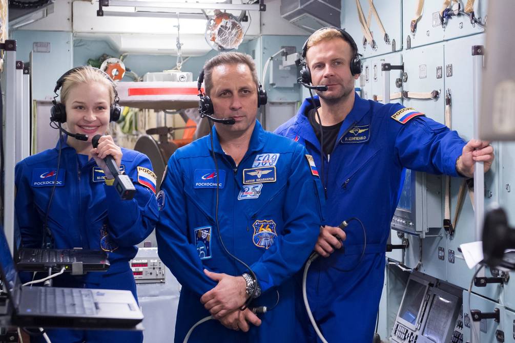 The Russian filmmakers who made the first movie on the space station return to Earth |  cinema |  entertainment