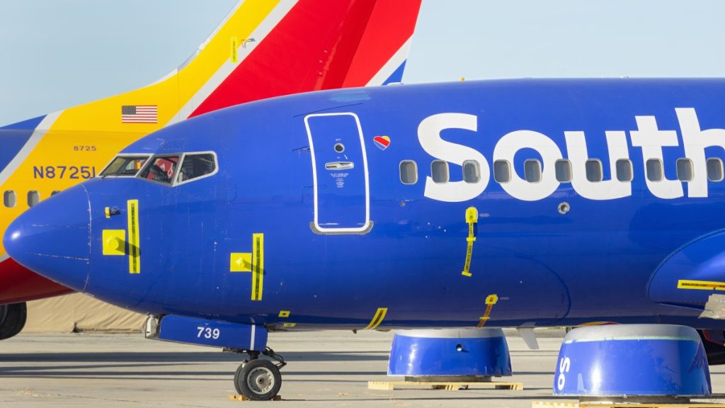 Passenger sends Southwest employee to hospital before flight takes off for NYC - Telemundo New York (47)