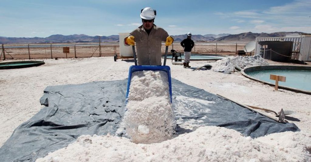 The price of lithium is up: they estimate it could rise by 50% in the last quarter of the year