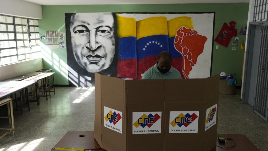 Usually and without much inconvenience: This is how Venezuela's election day passes