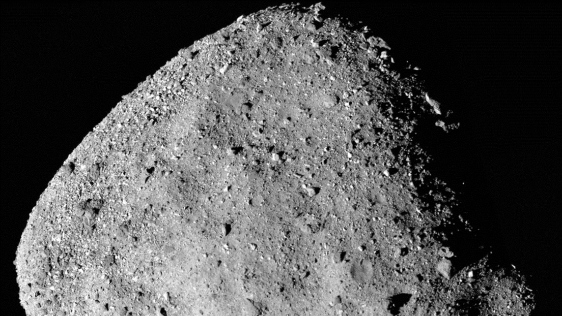 Astronomers suggest that a small asteroid orbiting the Earth is a separate part of the Moon