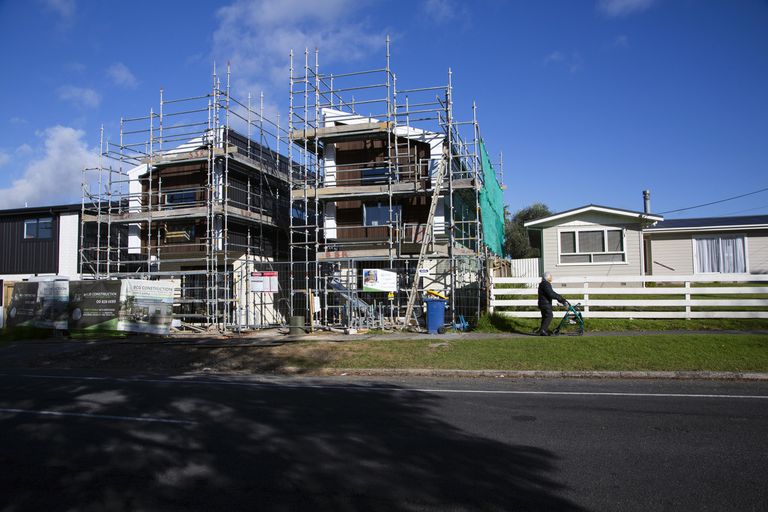 New homes are being built on May 6, 2021, on the Te Atatu Peninsula, a suburb of Auckland, New Zealand.  Housing shortages in New Zealand are one of the main issues driving New Zealanders abroad.  (Cornell Thugri / The New York Times)