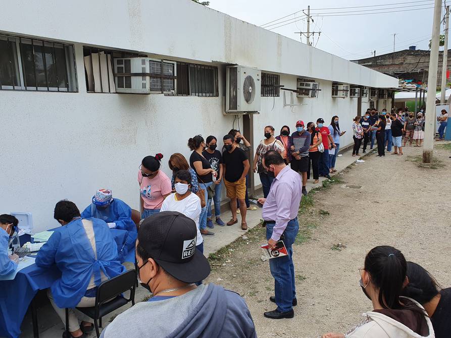 Dozens of people are heading to health centers in Guayaquil for COVID-19 checks, but not all are available |  Society |  Guayaquil