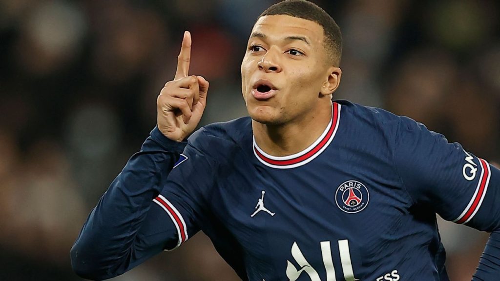 Paris Saint-Germain resume negotiations to keep Mbappe, according to L'Equipe