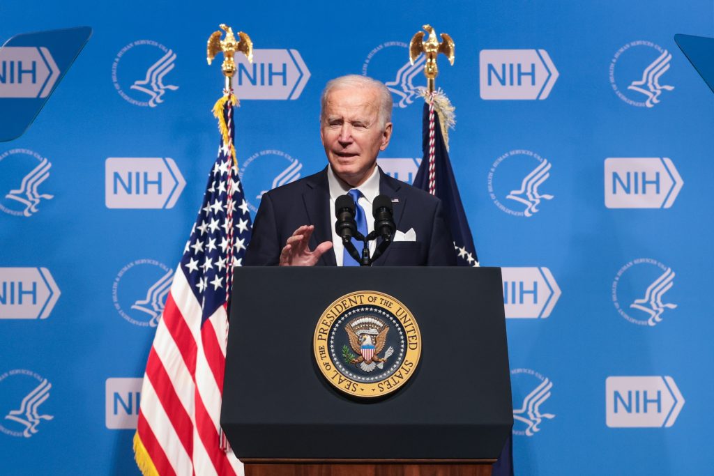 President Biden promises to speed up vaccine donation before omicron variant progresses - Prensa Libre