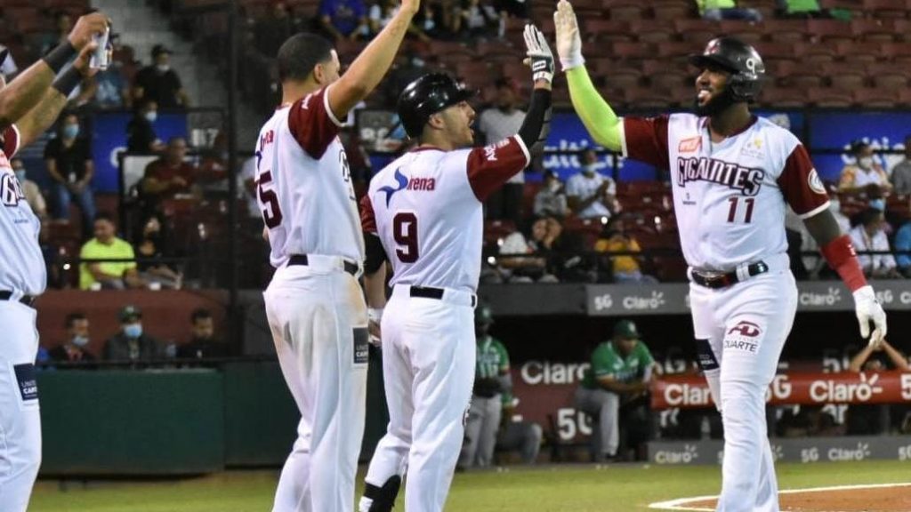 Unstoppable Cibao Giants leads the round in Dominican Baseball