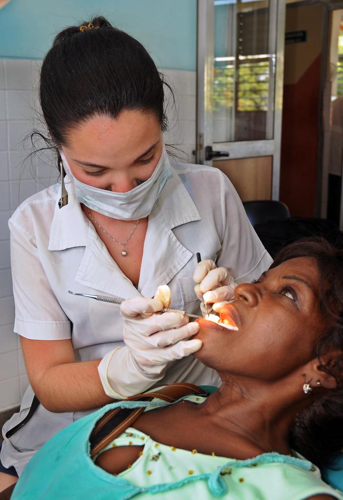 Does the use of masks affect the health of our teeth?  ›Cuba› Granma
