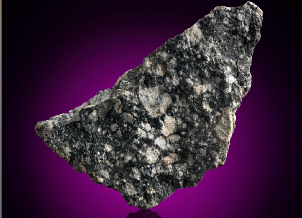 Offer the remains of the moon and meteorites for sale by auction