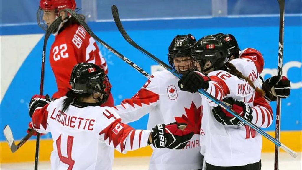 Canada beats USA in women's hockey final (3-2)