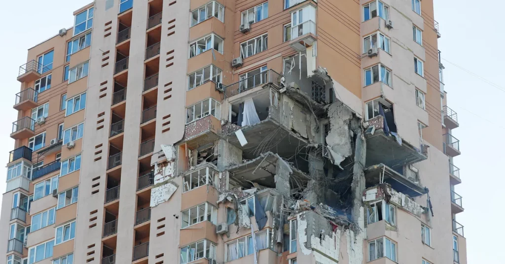 Russian invasion of Ukraine live: A Russian missile fell on a large apartment building in Kiev during the attacks this morning