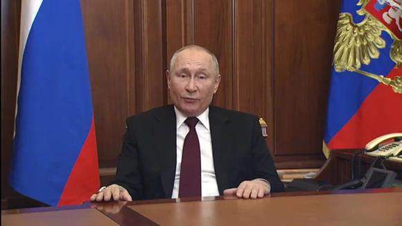 Russia: Vladimir Putin recognizes breakaway republics and generates international disapproval