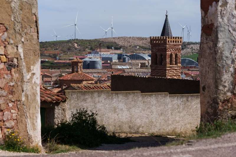 A wind farm in Villar de los Navarrose, Spain, will produce 471 GWh per year, enough to meet the needs of 148,000. 