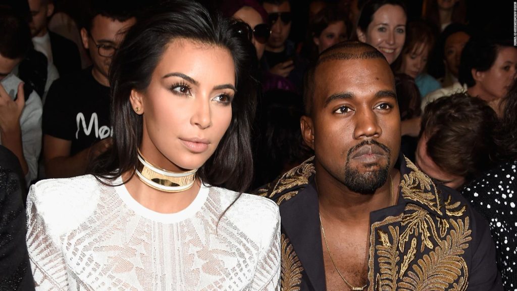 Kim Kardashian apologizes to her family for Kanye's dealings
