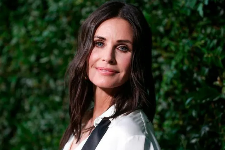 Stranger Things: Courteney Cox's surprise appearance in Season 4 where she is unrecognizable