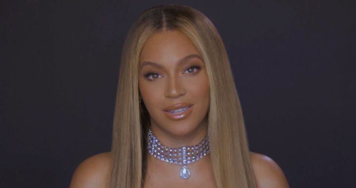 Beyoncé returns to networks in a lingerie dress from a Spanish company |  Fashion and beauty