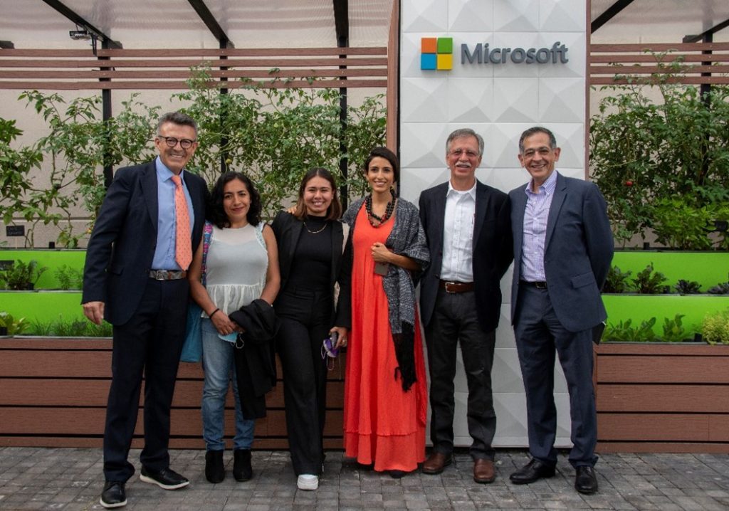 Microsoft hands over to UNAM a project using artificial intelligence and the Internet of Things for Universum - Latin American News Center