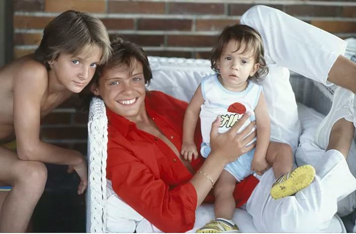 Luis Miguel with his brothers Alex and Sergio in Italy in 1985.