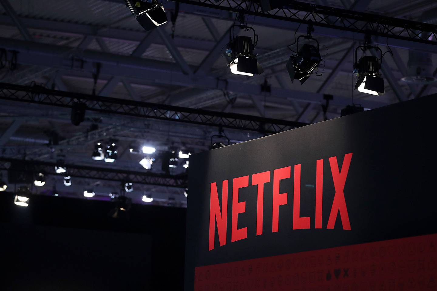 Netflix extended to more countries in Latin America surcharges for users who share their password or use their account in different homes.  This measure will be effective from August