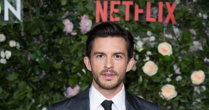 Jonathan Bailey (The Bridgertons) falls in love with his last beach photo: 'Training the Next Generation' |  love 40