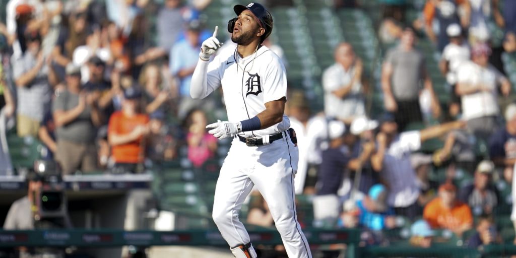 Tigers place royals with consecutive HRs