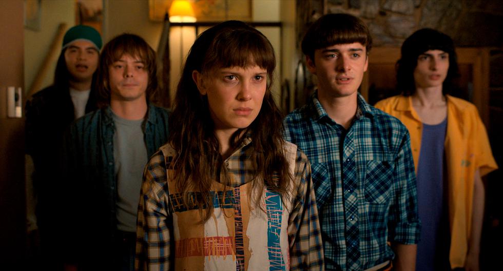 'Stranger Things': What scene did Netflix remove to clean up the character's picture?  |  Jonathan Byers |  streaming |  tdex |  revtli |  the answers
