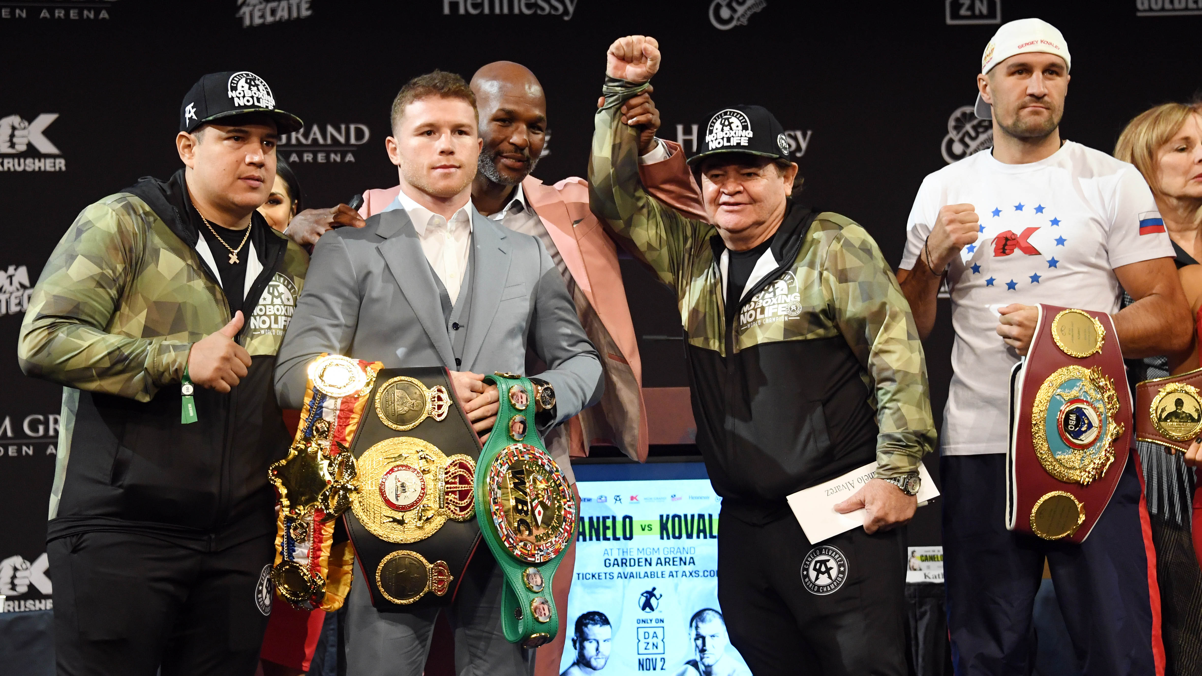 Canelo Alvarez and Bernard Hopkins have been close since the Mexican entered the Light Heavyweight Championship against Sergei Kovalev (Photo: Ethan Miller/AFP)