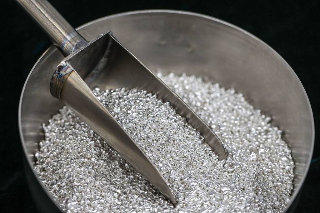 The price of silver fell by about 11% and could reach the bottom