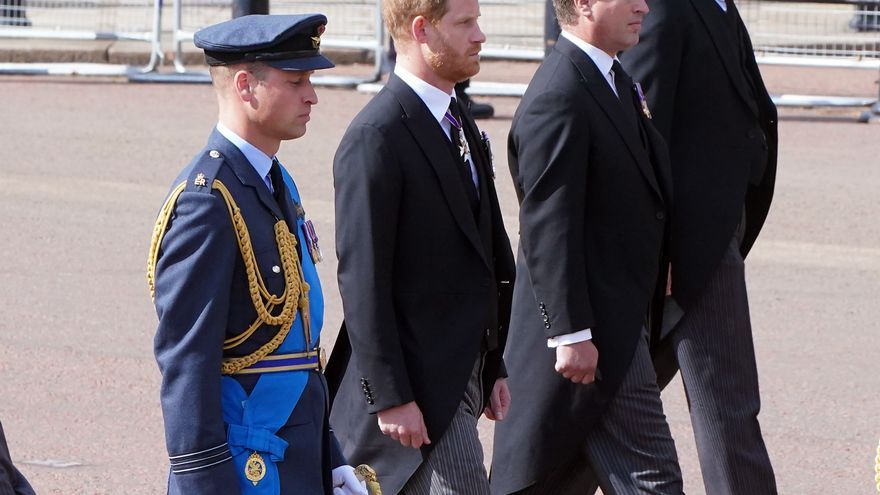 El príncipe Guillermo afirma que el cortejo de Isabel II le recordó al funeral de su madre