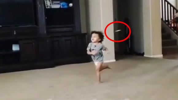 Father and sons are viral due to their epic gameplay (Video: TikTok/@decruzt.23).