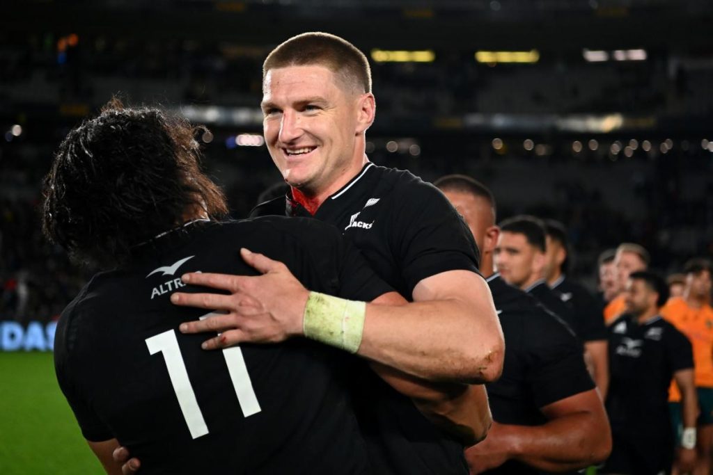 New Zealand beat Australia to win the Rugby Championship with the help of the Pumas