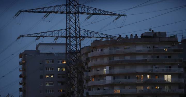 Electricity will rise on Monday by 26% to 242.29 euros / MWh |  comp