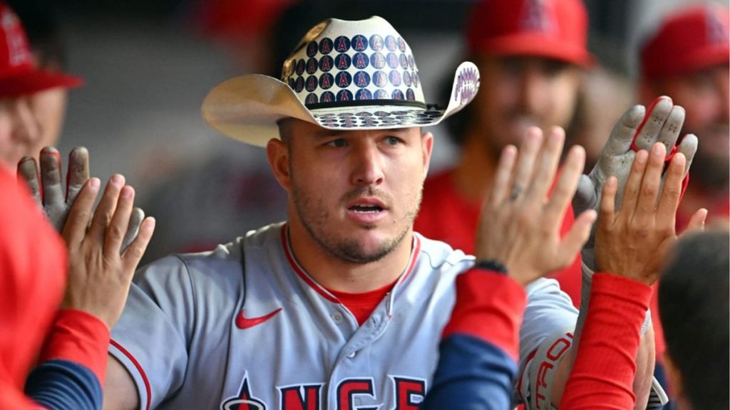 MLB.  Mike Trout Homers for the seventh game in a row