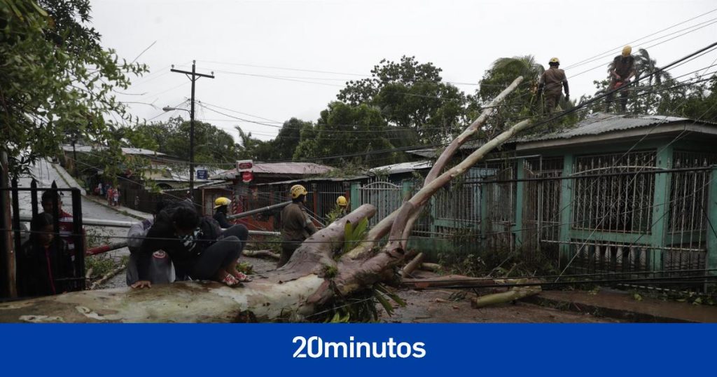Hurricane Julia leaves at least four dead and severe floods in Central America
