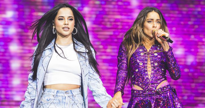 Becky G, Teni, Maria Becerra and Gracie join the suggestive remix of "La Ducha" by Elena Rose |  Video clip |  Present
