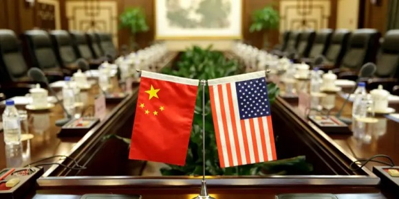 The International Monetary Fund says that: Tensions between Beijing and Washington will divide the world into two hostile economic blocs