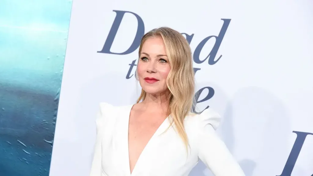 Christina Applegate is now walking with a cane due to life-changing multiple sclerosis |  people |  entertainment
