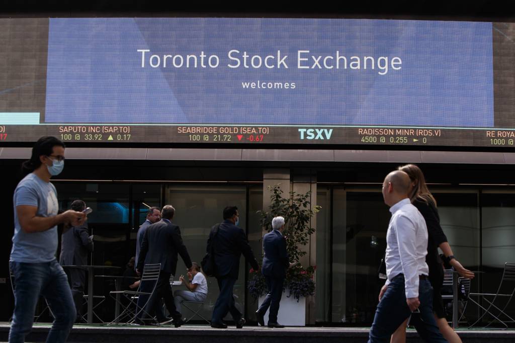 Investors react to Toronto stock market outage