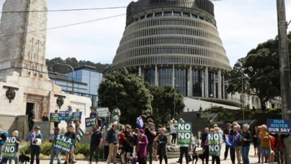 New Zealand farmers protest cattle gas tax