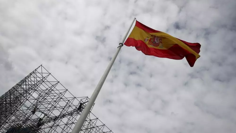 Spain's ruling coalition proposes extending bank tax to foreign branches