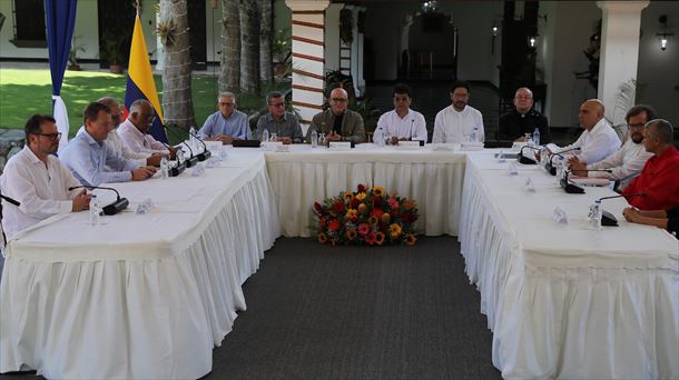 Reunión entre el Gobierno de Colombia y el Ejército de Liberación Nacional. Foto de archivo: EFE